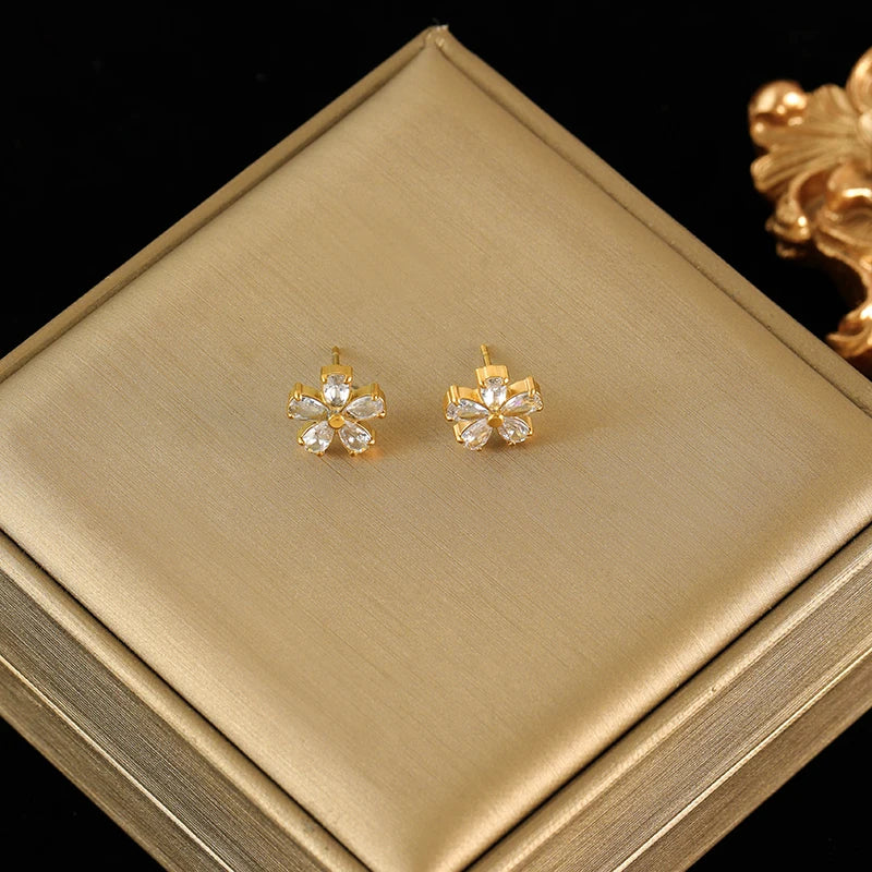 White Zirconia Flower Jewellery Set