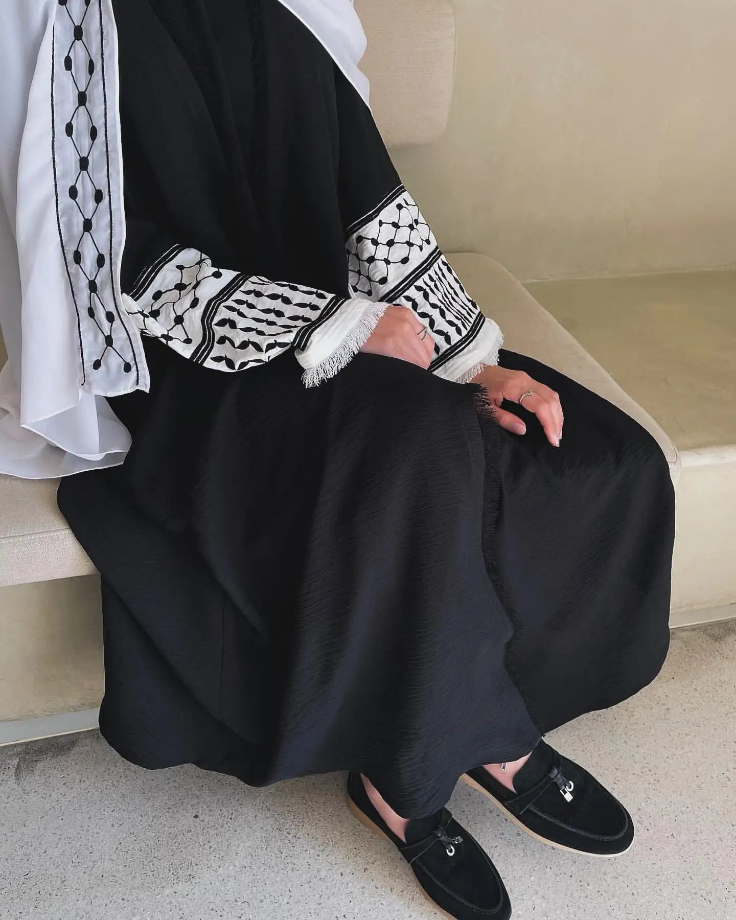 Crepe Kefiyyeh Embroidery Tassel Abaya