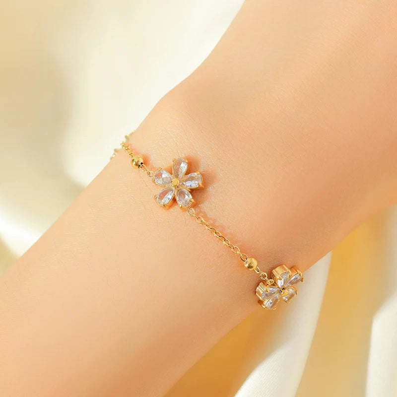 White Zirconia Flower Jewellery Set