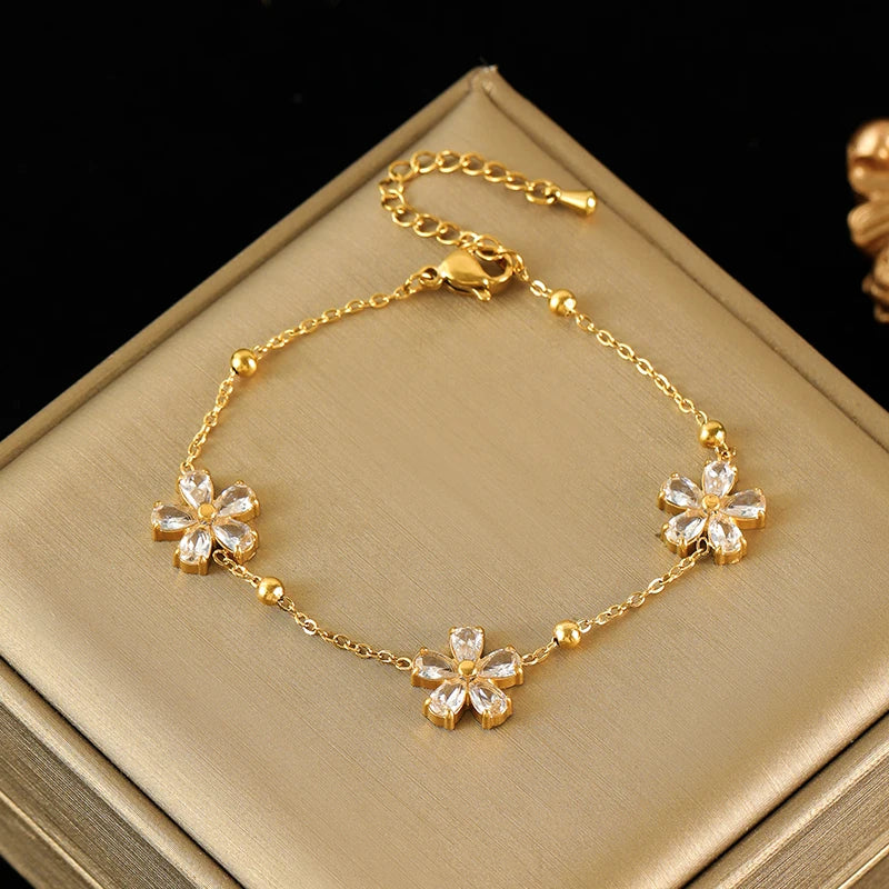White Zirconia Flower Jewellery Set