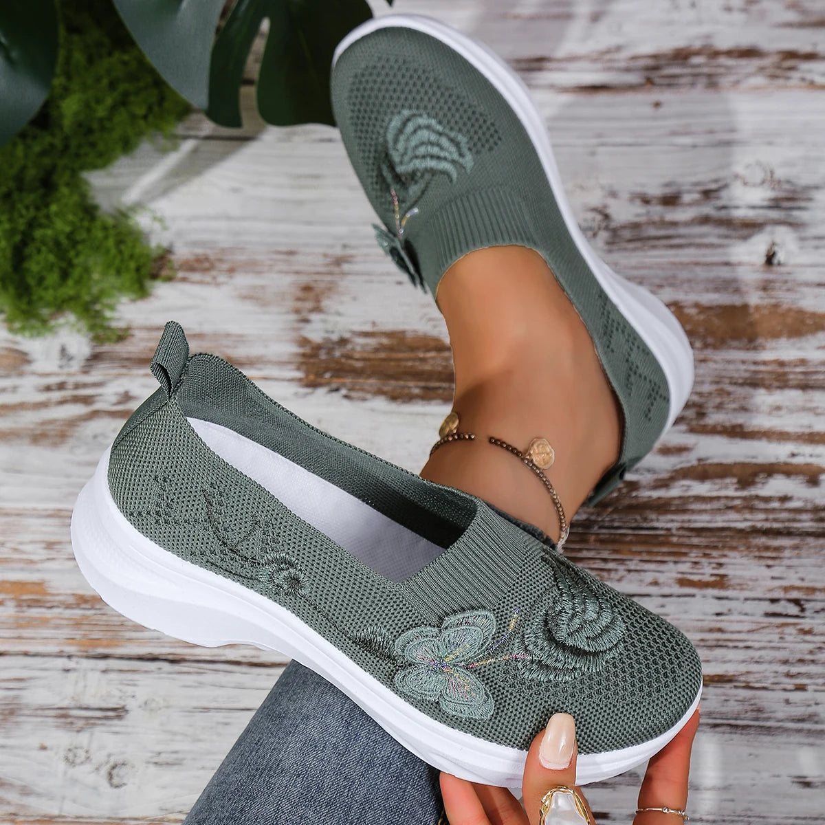 Women's Embroidered Canvas Slip-On Shoes – Lightweight Summer Flats
