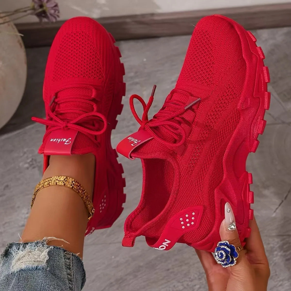 Women's Lace-Up Shoes – Elegant Low-Profile Casual Footwear