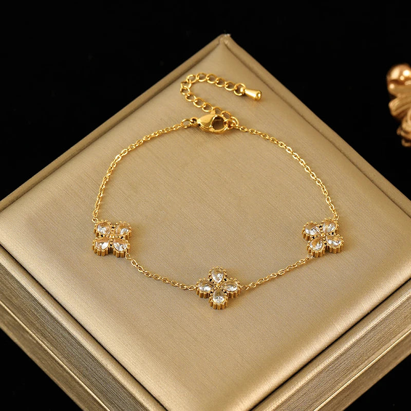 White Zirconia Flower Jewellery Set