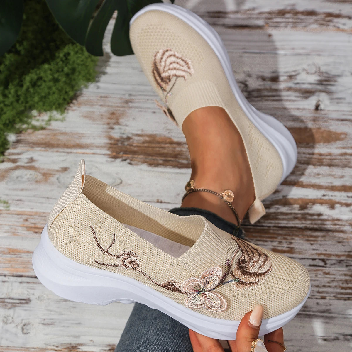 Women's Embroidered Canvas Slip-On Shoes – Lightweight Summer Flats