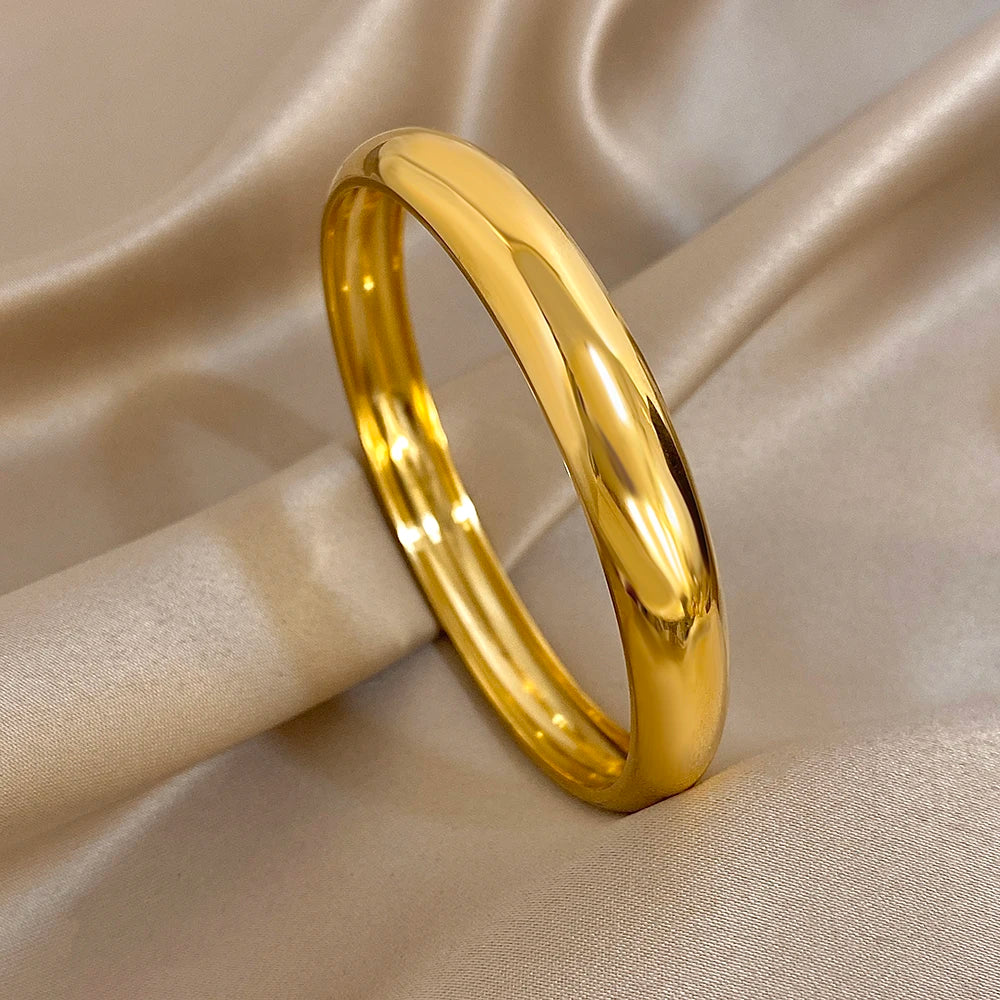 Luxe Twist Gold Bangle